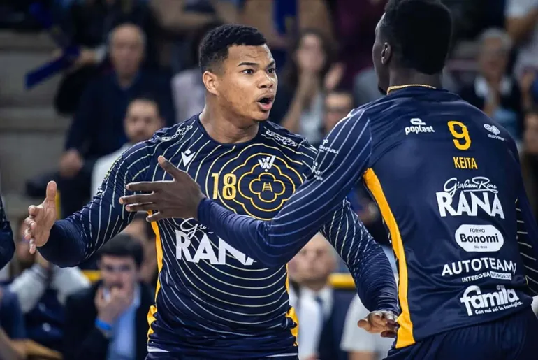 Darlan brilha na Itália e faz companheiro de Seleção Brasileira de freguês