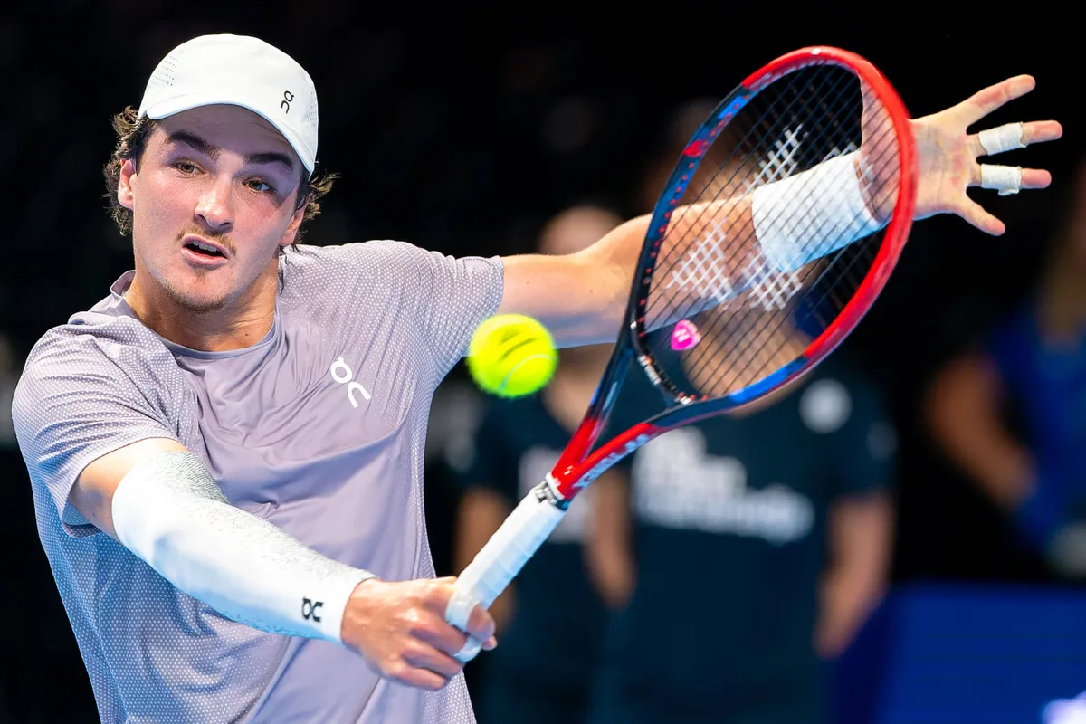 João Fonseca vira de novo contra Shapovalov e avança no Masters 1000 de Paris; veja novo confronto