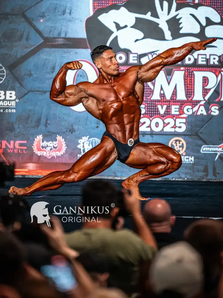 (FOTOS EM 4K) Ramon Dino rouba a cena nas prévias do Mr. Olympia 2025; veja apresentação