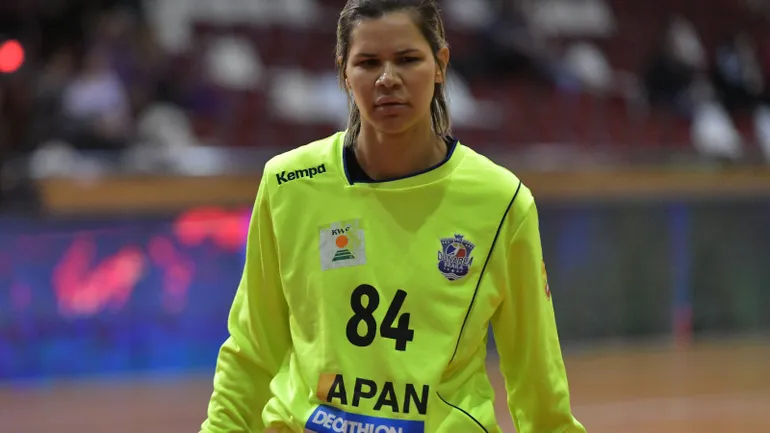 Mayssa Pessoa: a goleira campe&atilde; mundial que segue decisiva aos 42 anos