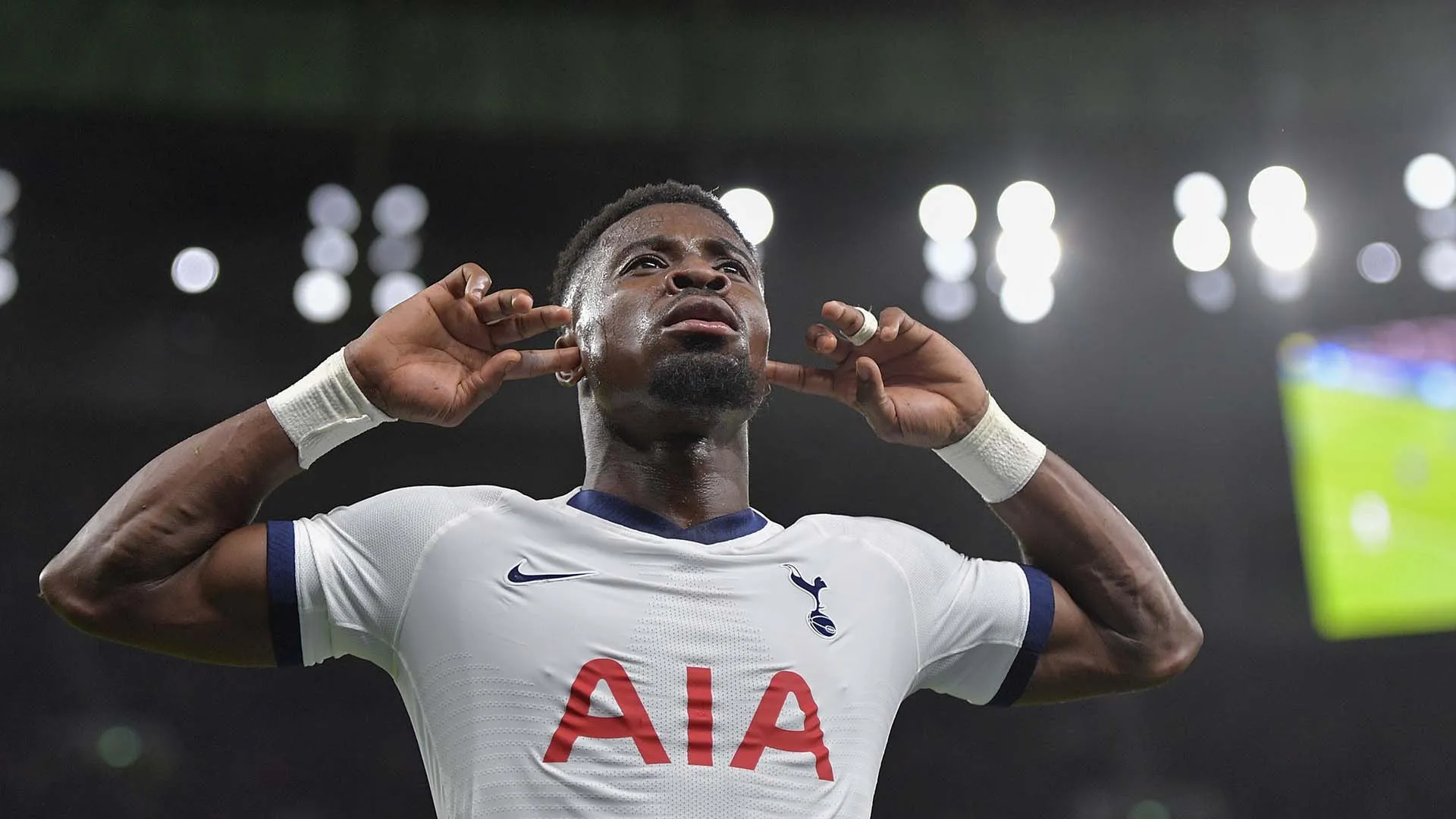 melhores laterais-direitos da inglaterra aurier