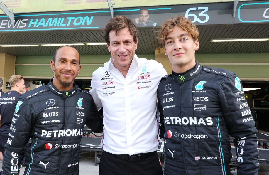 Hamilton, Wolff e Russell na Mercedes