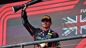 Verstappen garante vaga em lista estelar da F1