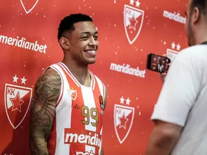 “Humilhação”; Yago deixa marcador no chão em seu melhor jogo pelo Estrela Vermelha
