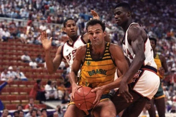 Tudo sobre Oscar Schmidt ([auto_last_update format="Y" before=""]): história, títulos e recordes do Mão Santa