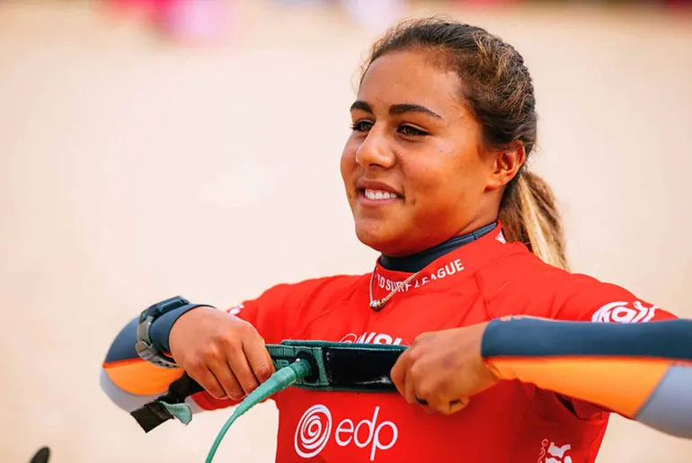 Adolescente de 14 anos é a primeira classificada para a WSL de 2026 e bate recorde