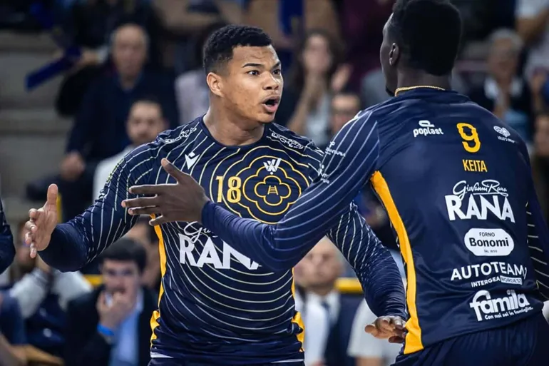 Darlan brilha na Itália e faz companheiro de Seleção Brasileira de freguês