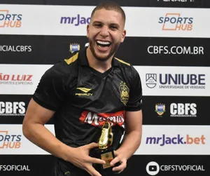 Herói do título da Supercopa, Charuto destaca dificuldades na conquista e avisa: “Merecemos”