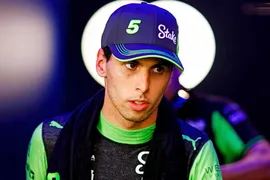 (Vídeo) Gabriel Bortoleto fica pistola após sair de treino sem completar uma volta