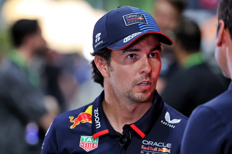 Sérgio Pérez ataca Liam Lawson e faz acusação séria contra a FIA na Fórmula 1