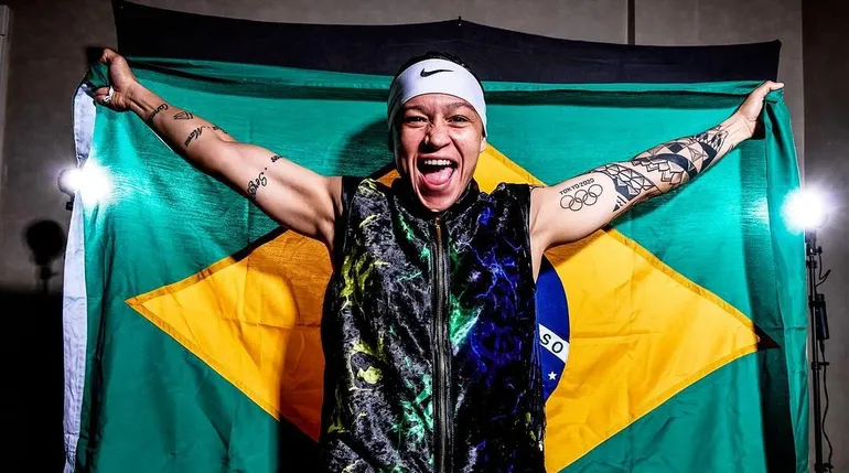 Bia Ferreira explica diferença entre o boxe olímpico e o profissional