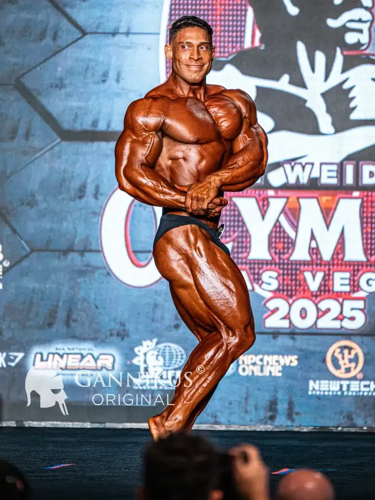 (FOTOS EM 4K) Ramon Dino rouba a cena nas prévias do Mr. Olympia 2025; veja apresentação