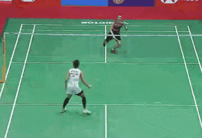 Net Lift, um dos golpes do badminton