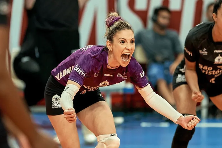 Camila Brait defendendo as cores do Osasco na Superliga. (Reprodução/Instagram @cbrait)