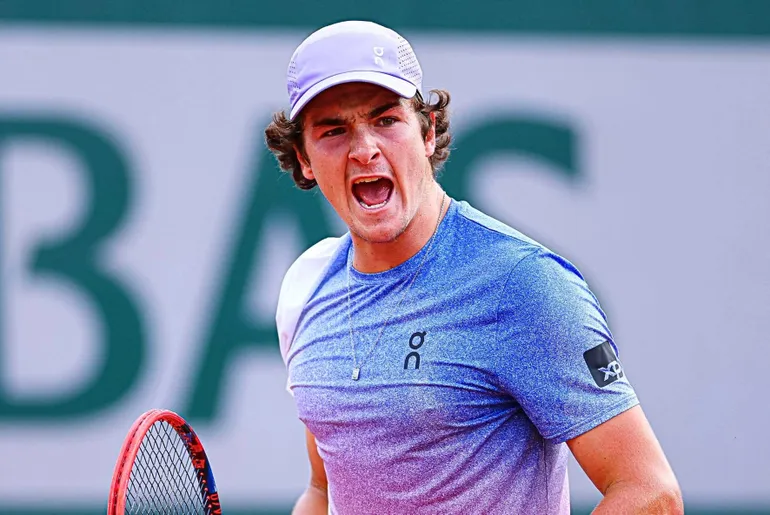 João Fonseca bate atual campeão do ATP 500 da Basileia e elimina o monstro do saque