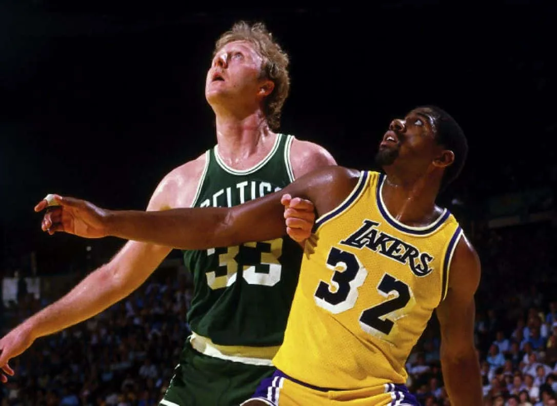 Larry Bird e Magic Johnson em Celtics x Lakers