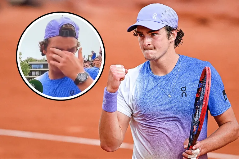 Chorando, João Fonseca se emociona após vitória em Roland Garros: “Muita pressão”