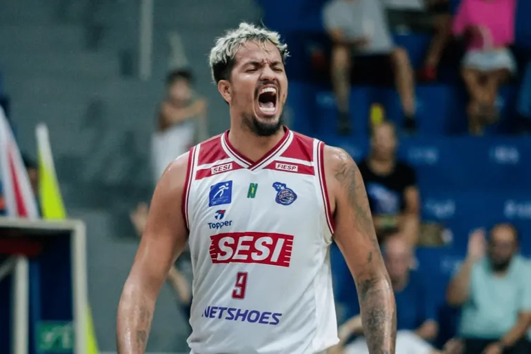 Fazendo hora extra no Brasil? Lucas Dias atinge marca SURREAL no NBB