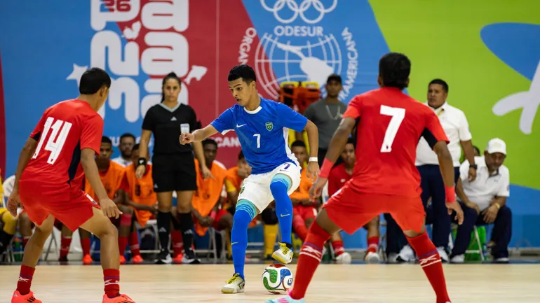 Posi&ccedil;&otilde;es do futsal: goleiro, fixo, alas, piv&ocirc; e sistemas t&aacute;ticos