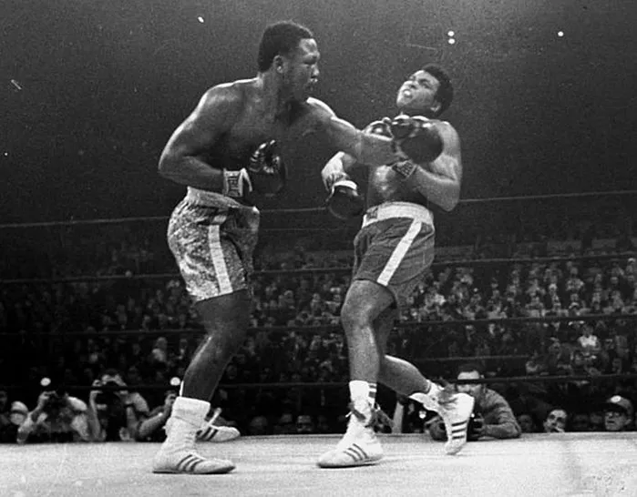 Joe Frazier vence Muhammad Ali