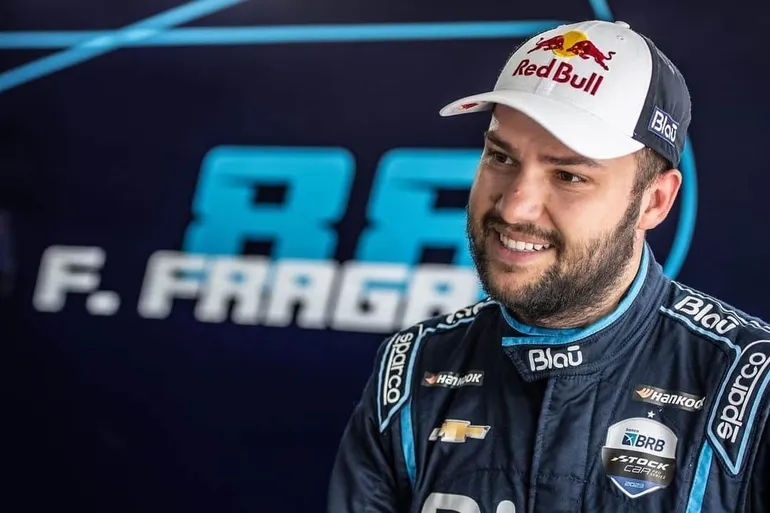 Candidato ao título de 2023, Felipe Fraga confirma renovação com a Blau para a próxima temporada da Stock Car