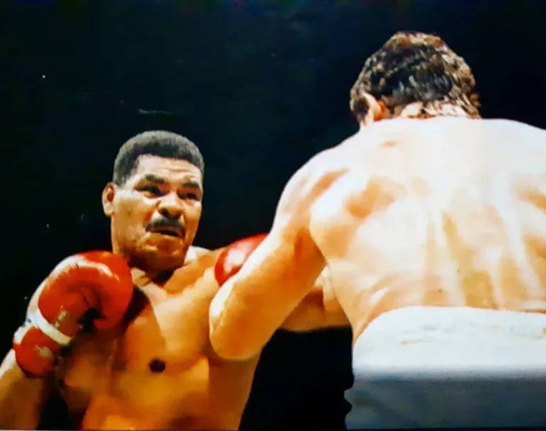 De pedreiro a campeão mundial de boxe! Quem era Maguila?