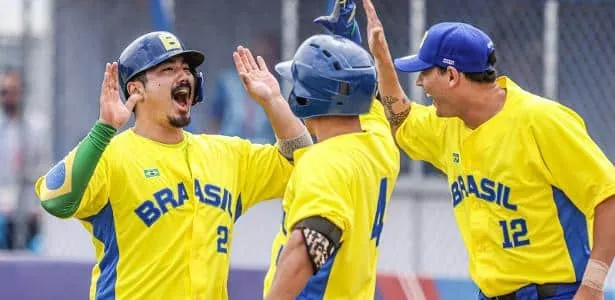 VITÓRIA HISTÓRICA! Brasil mantém chance de medalha no beisebol