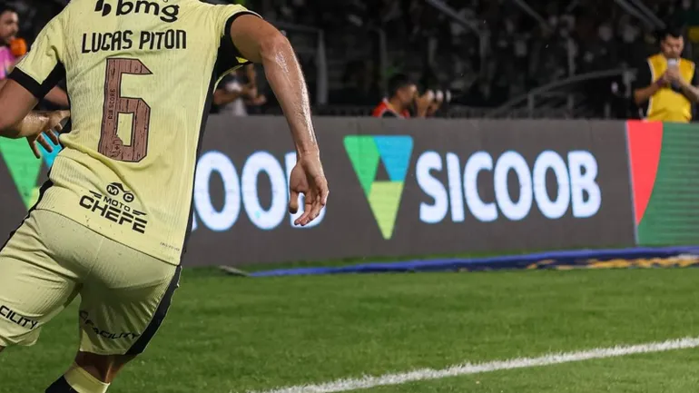 Maiores artilheiros da hist&oacute;ria do Vasco: o top 10 com gols e jogos