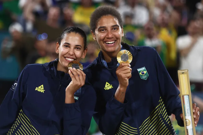 Top 16 melhores jogadores de v&ocirc;lei de praia da hist&oacute;ria e da atualidade (2026)