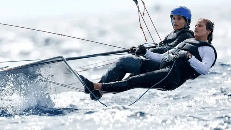 Paris 2024: Martine Grael e Kahena Kunze vencem prata no Teste de Vela Olímpico