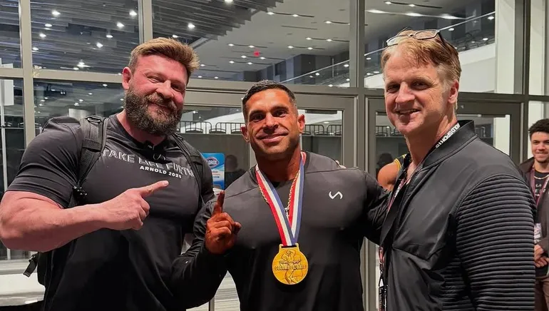 Brasil é campeão do Arnold Classic Ohio 2025 com Fabrício Pacholok como treinador de Derek Lunsford
