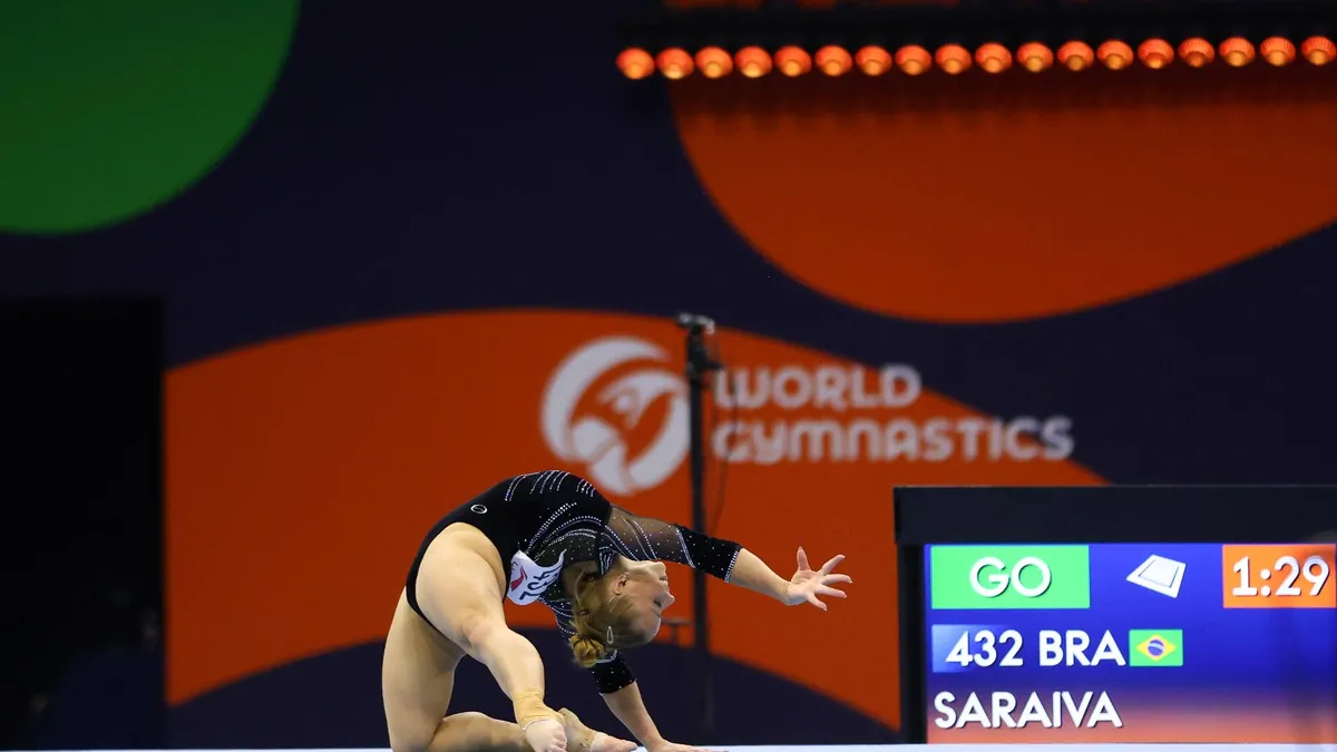 Fl&aacute;via Saraiva cai na trave e fica em 12&ordm; no individual geral do Mundial de Roterd&atilde;
