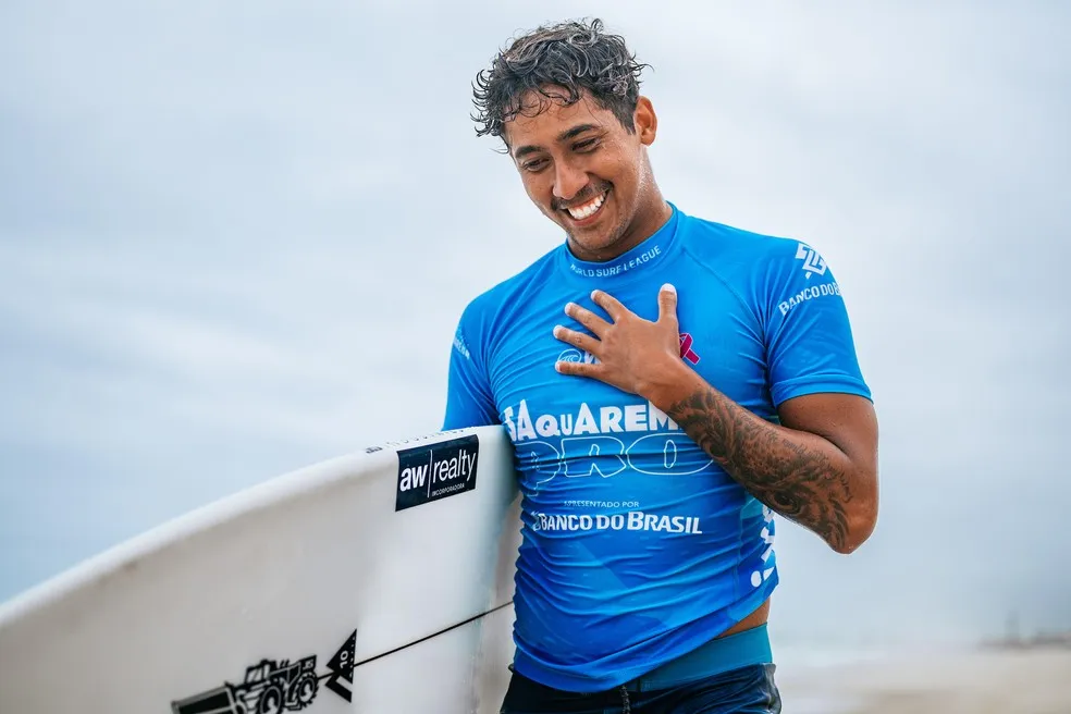 Samuel Pupo vai às quartas em Saquarema e volta à elite da WSL 2024 | wsl | ge