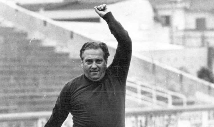 Filpo Nuñez posando para fota no Parque Antártica