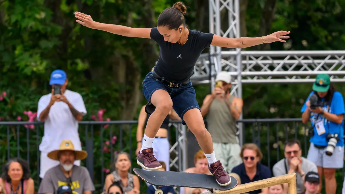Rayssa Leal e Maria L&uacute;cia v&atilde;o &agrave; final do Mundial de skate street, e Brasil ter&aacute; quatro finalistas