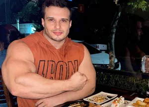 O tamanho impressiona: conheça o fisiculturista natural com o maior braço do Brasil