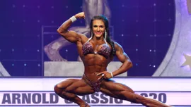 Natalia Coelho &eacute; tricampe&atilde; da Women&rsquo;s Physique no Mr. Olympia