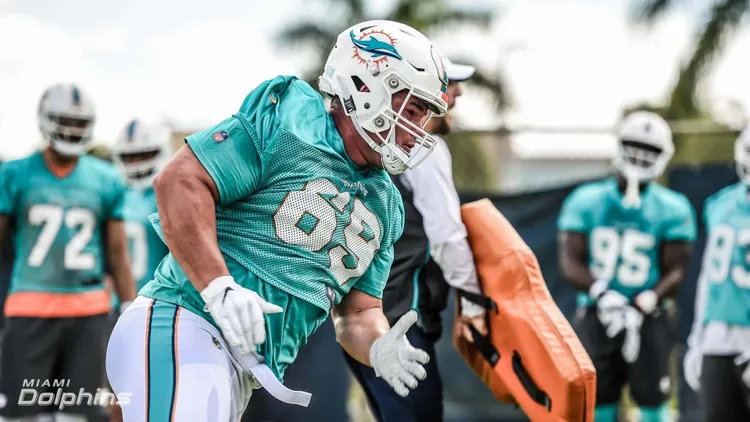Brasileiro Duzão durante treino do Miami Dolphins