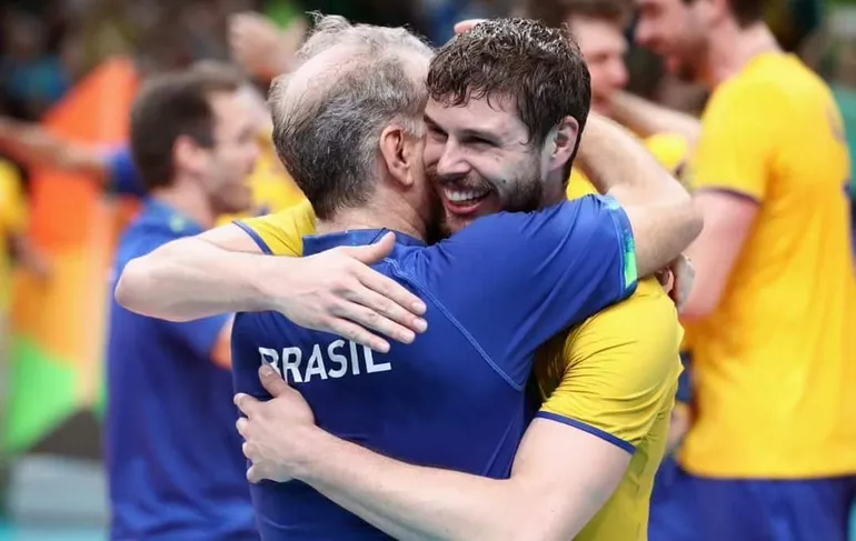GOLPE FINAL! Reações de Bernardinho e Bruninho acendem esperança no Brasil em Paris 2024