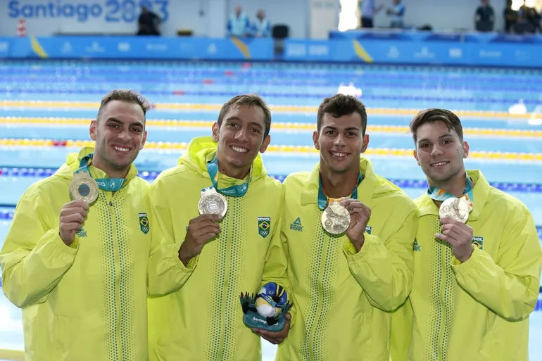 Mesmo eliminado no revezamento masculino no Mundial de Natação, Brasil tem motivos pra comemorar
