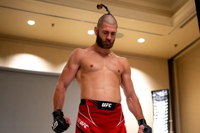 Enquanto o mundo critica o árbitro do UFC, a lição de humildade que Prochazka deu