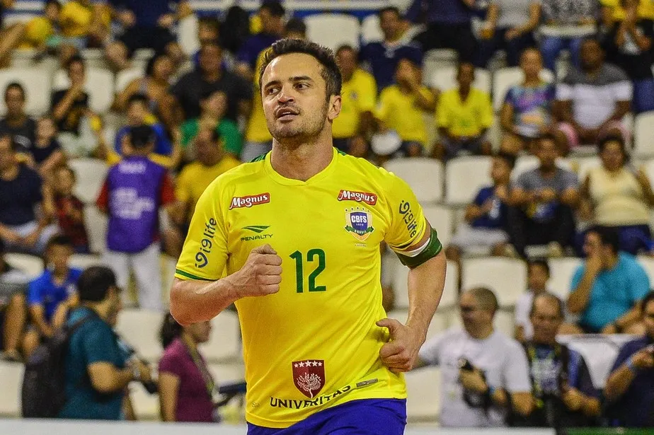 Falc&atilde;o defende presen&ccedil;a do futsal nos treinos de futebol: 