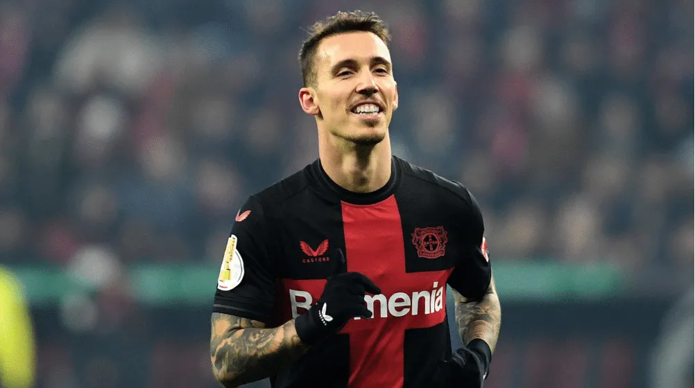 Alejandro Grimaldo pelo Bayer Leverkusen