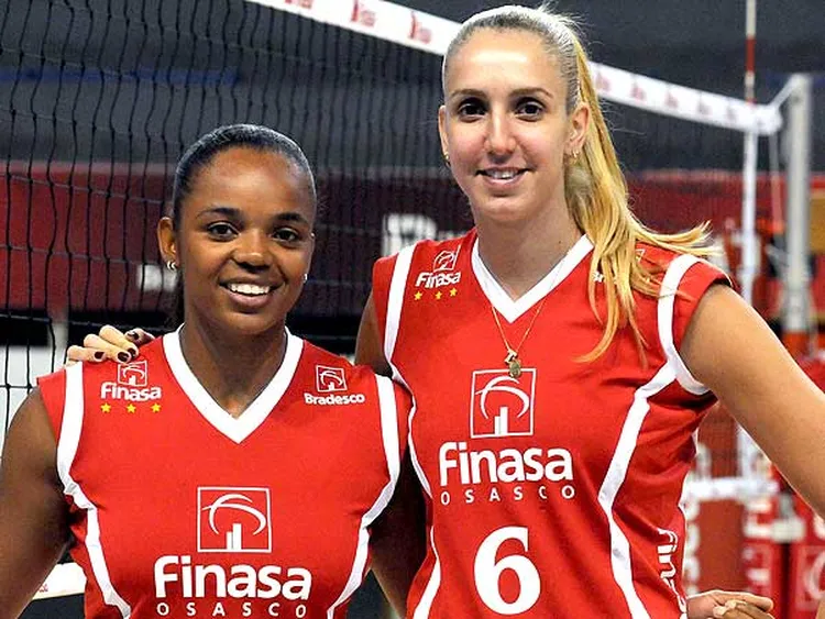 Imagem de Thaisa com Fofão no Osasco