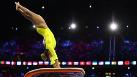 Rebeca Andrade lidera o salto no Mundial de Roterd&atilde; e Brasil vai a cinco finais