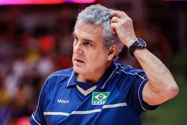 Medalhista olímpica revela briga com Zé Roberto Guimarães