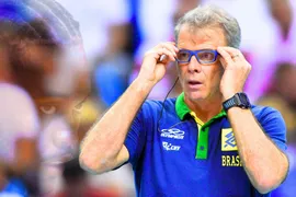 Bernardinho tem um ‘ponteiro diamante’ de 2,18m esquecido na Seleção que jogará com bicampeão olímpico