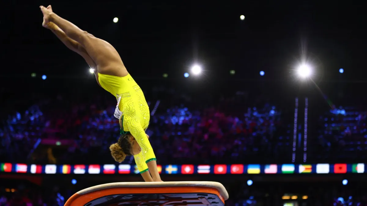 Rebeca Andrade lidera o salto no Mundial de Roterd&atilde; e Brasil vai a cinco finais