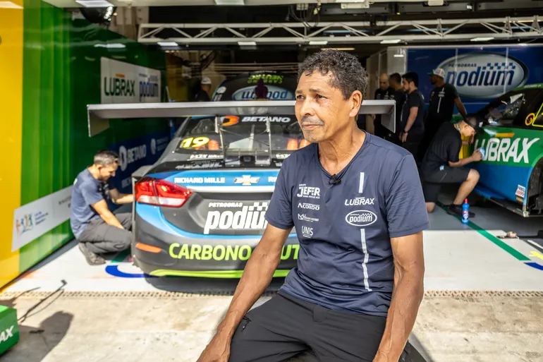 De Senna a Felipe Massa: conheça a incrível história do mecânico Losa, com 45 anos de Stock Car
