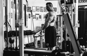 Hormônio no fisiculturismo: profissionais apontam até onde o risco vale à pena